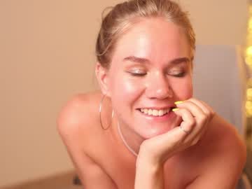 girl
        _teasecake_ cam image #2148098