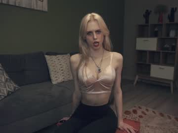 girl
        audreycarvin cam image #3751100