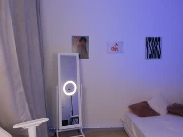 girl
        miavixxenn cam image #6077335
