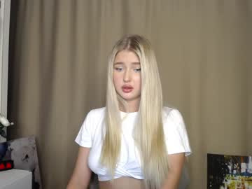 girl
        cute18cute cam image #1967197