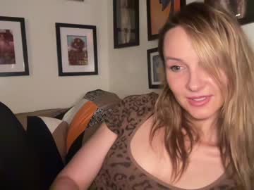 girl
        kaileeshy cam image #70004