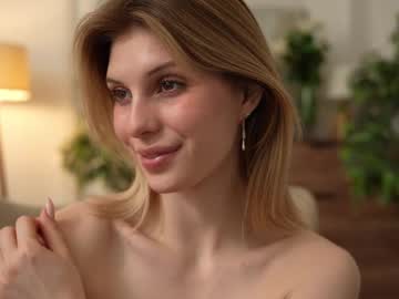 girl
        refined_style cam image #6640636