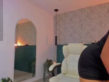 girl
        anahi_ryan cam image #6123175