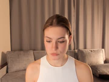 girl
        petrachristley cam image #3450332