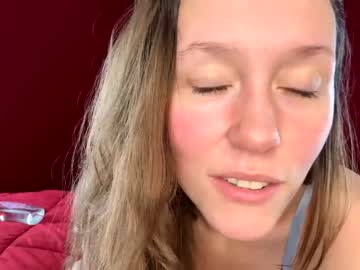 girl
        aray218 cam image #3809647