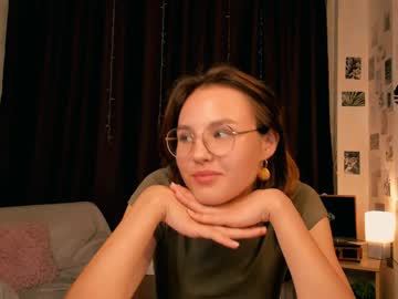 girl
        radiant_starline cam image #5053091