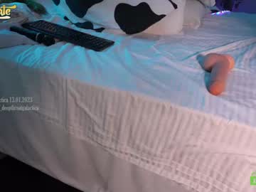 girl
        _deepthroatgalactica cam image #656482
