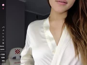 girl
        ella_lee15 cam image #6458740