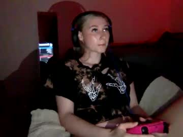 girl
        petiteblondie13 cam image #4221680