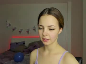 girl
        amy_small cam image #107570