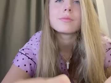 girl
        gosssip cam image #462251