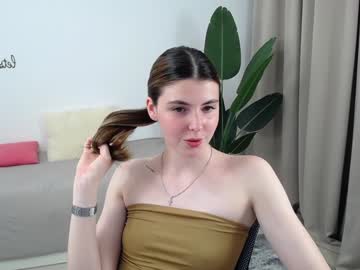 girl
        adelwoww cam image #4845364
