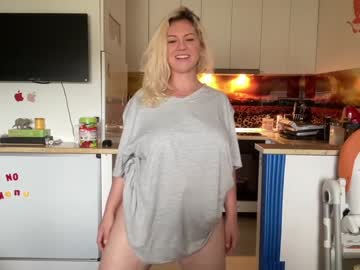 girl
        kiradivine cam image #1834224