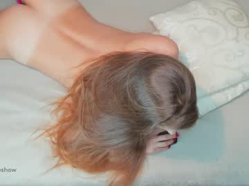 girl
        theanytimeshow cam image #2341331