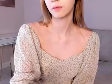 girl
        sunnmoonn cam image #6237778