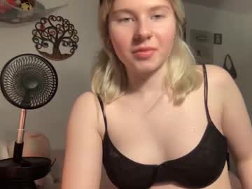 girl
        justababyangel cam image #4396129