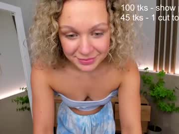 girl
        becky_blush cam image #117131