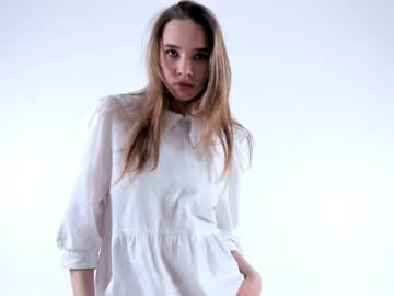 girl
        milana_gross cam image #1505432