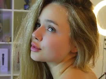girl
        molly__meow cam image #4717399