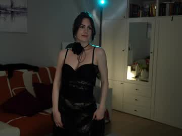 girl
        _blackbee_ cam image #6984539