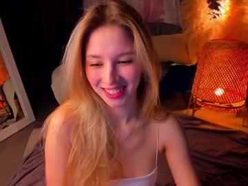 girl
        milablush cam image #3206497