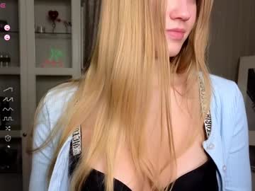 girl
        cute_fox_girl cam image #5569347
