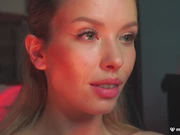 girl
        agent_blonde cam image #6851385