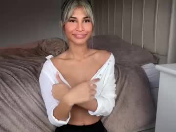 girl
        aniishaa cam image #6639702