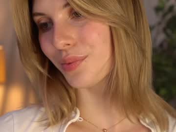 girl
        refined_style cam image #5346686