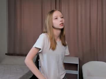 girl
        lynetcheckley cam image #6701362