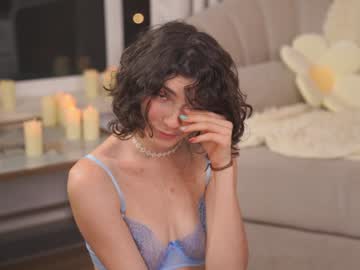 girl
        you_fell_in_love cam image #5741521