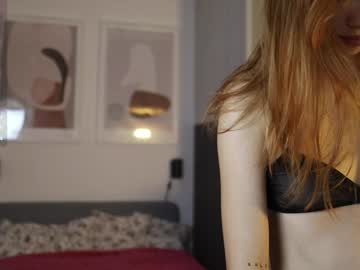 girl
        _guesswhat_ cam image #5209699