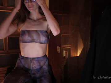 girl
        urfavflwers cam image #802617