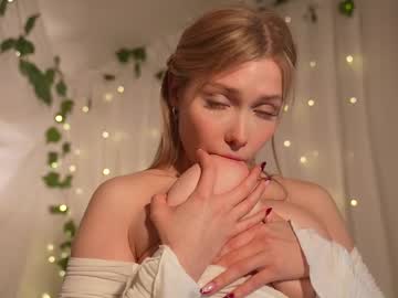 girl
        april_blush cam image #6842320