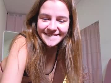 girl
        eli_sun cam image #741123
