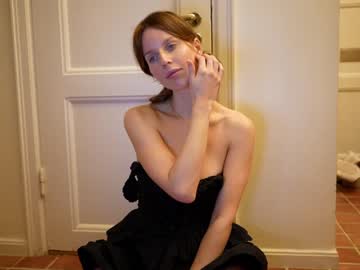 girl
        ellaa91 cam image #260485