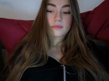 girl
        strawberryjamx cam image #2832502