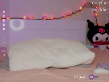 girl
        meadowthayer cam image #3455876