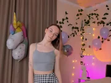 girl
        lilli_nikki cam image #731108