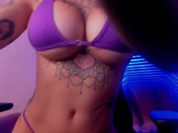 girl
        alessafrost_ cam image #6954412