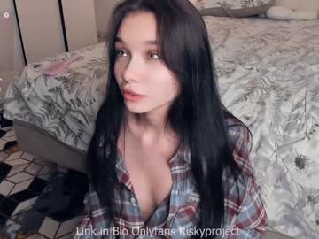 girl
        riskyproject cam image #6984845
