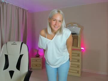 girl
        angel___s cam image #2236553