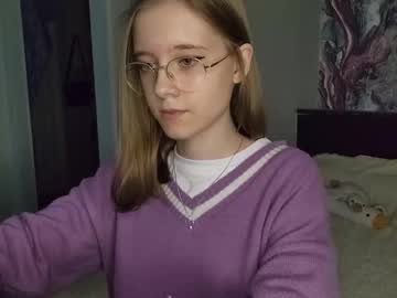 girl
        lowress cam image #6354264