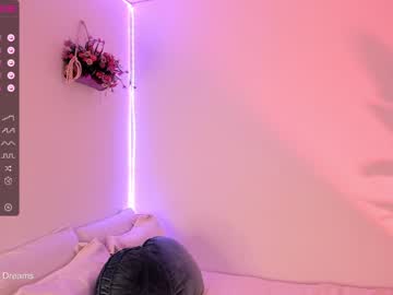 girl
        annie_dreams cam image #1349782