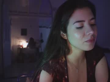 girl
        soifiee cam image #1880742