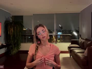 girl
        ksensational cam image #1723436