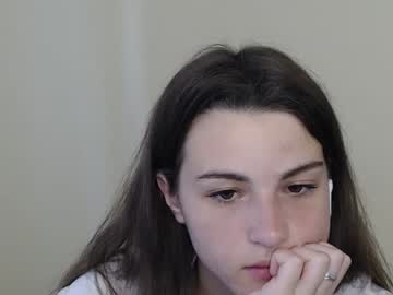 girl
        chamomile19 cam image #1969934