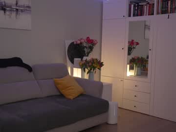 girl
        _blackbee_ cam image #5600137