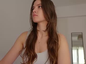 girl
        fazeyj cam image #6776091