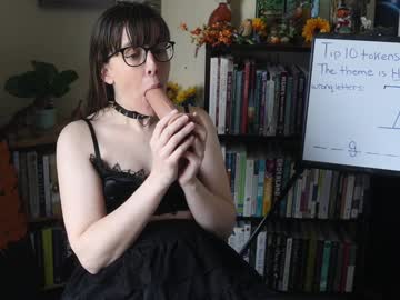 girl
        ellynaomi cam image #5247060